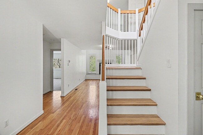 Building Photo - Large 3 Bedroom/2.5 Bathroom Home in Bon Air ***Available Early/Mid April***