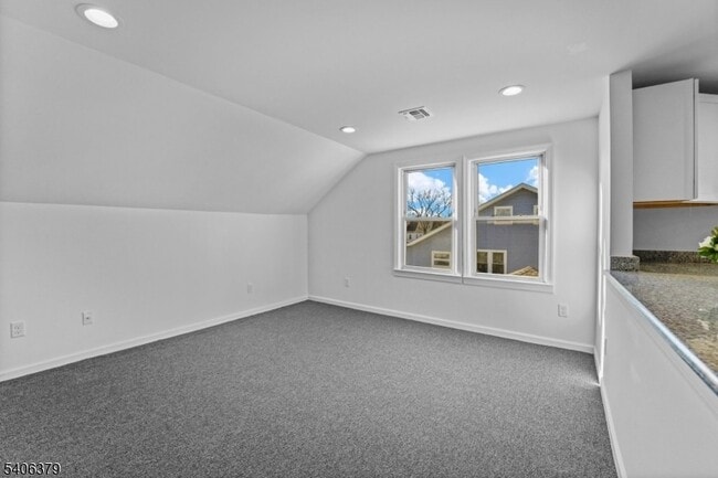 Building Photo - 43 Hillcrest Ave