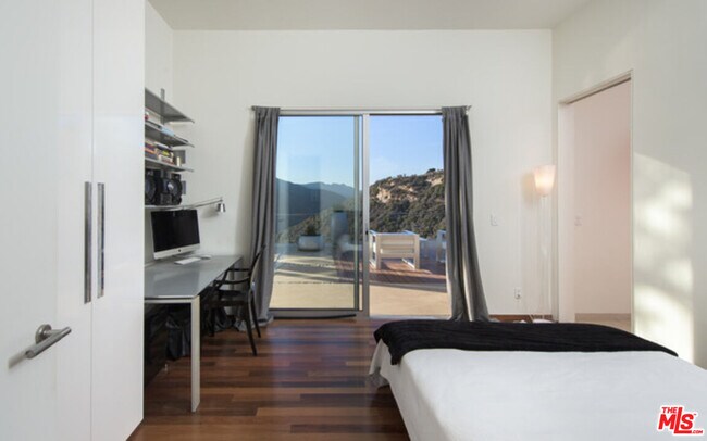 Building Photo - 1099 Vista Grande Dr