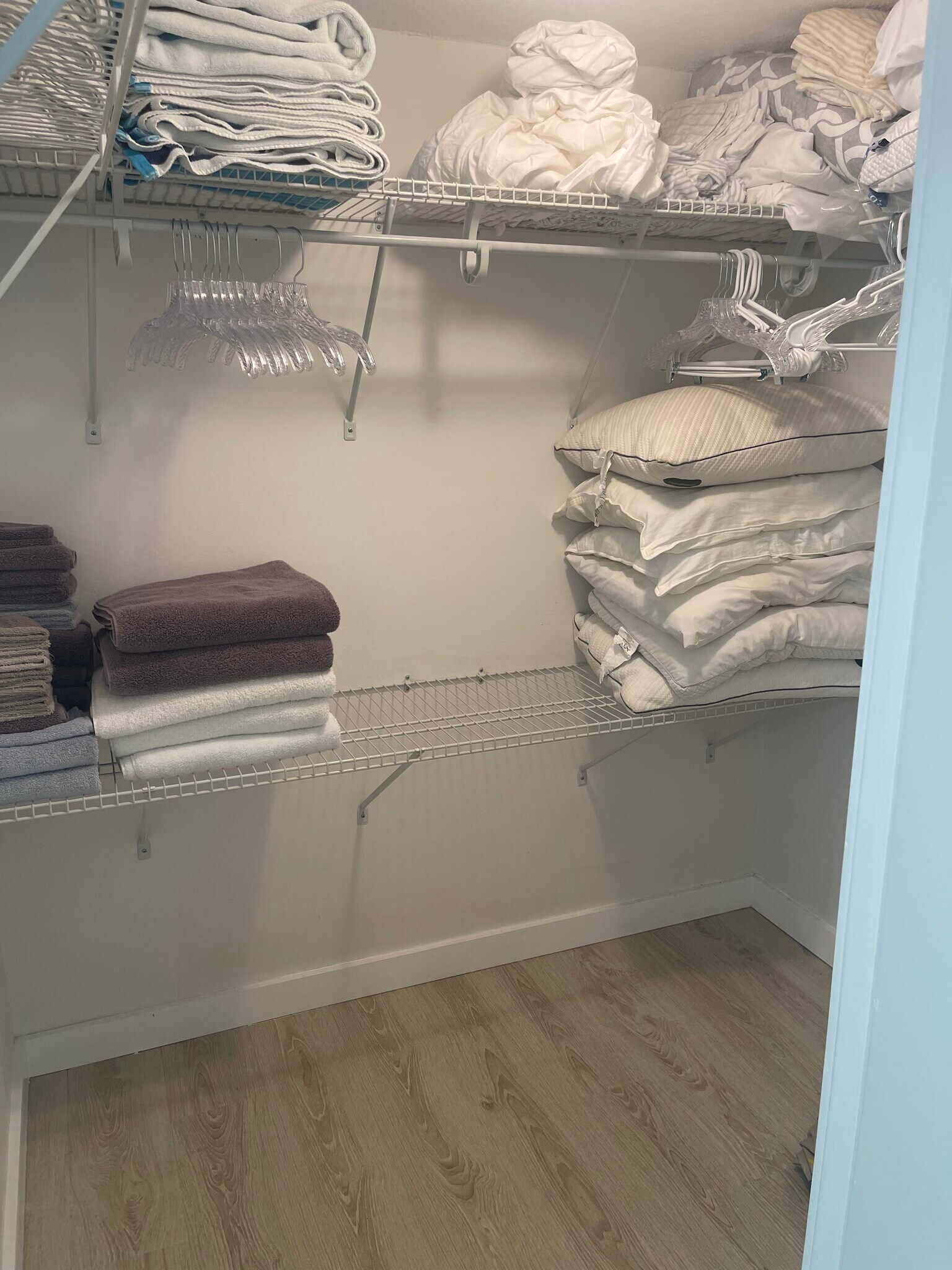 walk in closet - 1 Key Capri