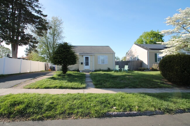 Primary Photo - 756 Merritt St