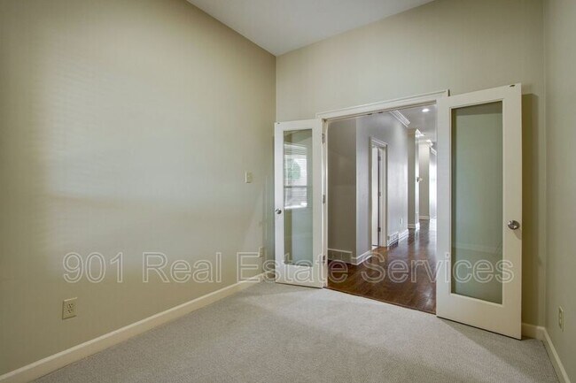 Building Photo - 393 Tennessee St