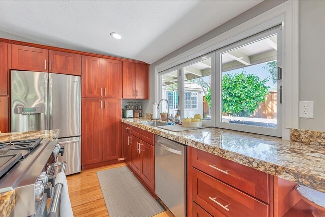 Building Photo - Gorgeous Vibrant Home In Santa Clara
