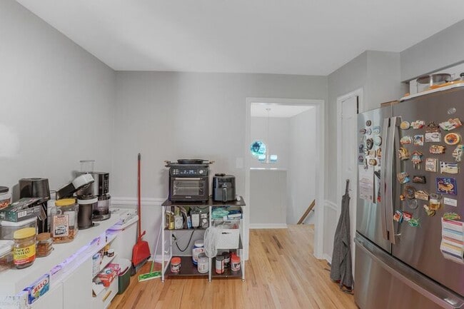 Building Photo - 1703 Sherwood Dr