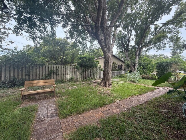 Building Photo - 3 Bedroom 2 Bath Single Family Home w/Garage & Bonus Room