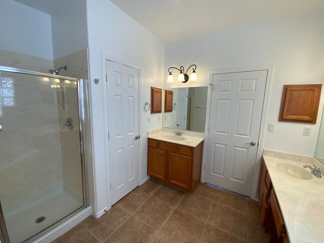 Building Photo - 3 Bedroom Single Story Home Available Near...