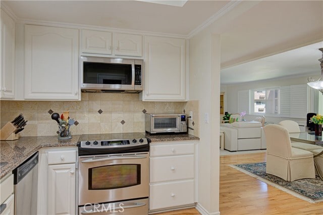 Building Photo - 5510 Paseo Del Lago W