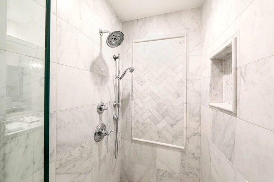 Building Photo - 715 Narcissus, 2