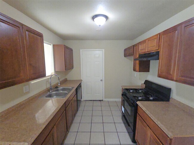 Building Photo - 919 Progreso Dr