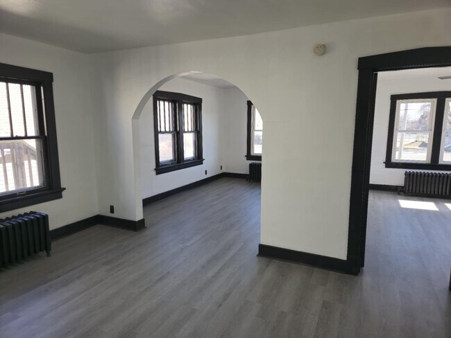 Building Photo - 1124 S 10th St