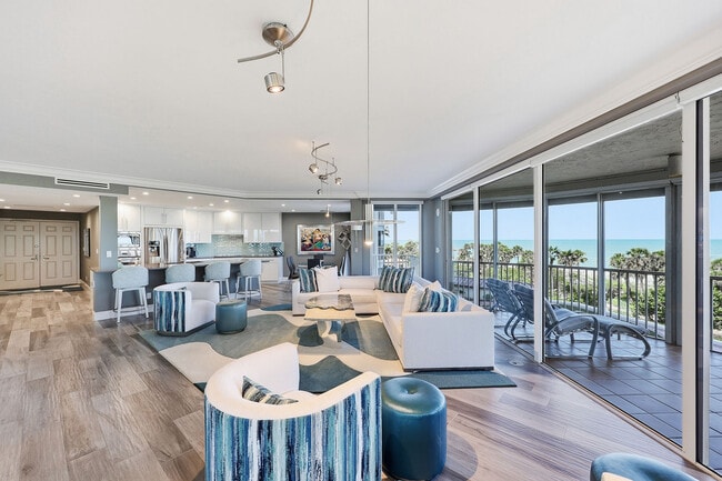 Building Photo - 8111 Bay Colony Dr