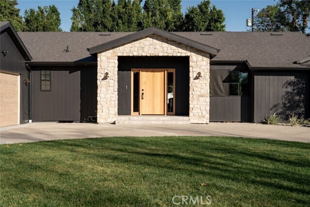Building Photo - 8960 Oak Park Ave
