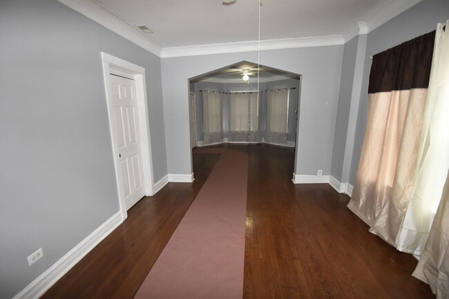 Building Photo - 5742 S Artesian Ave