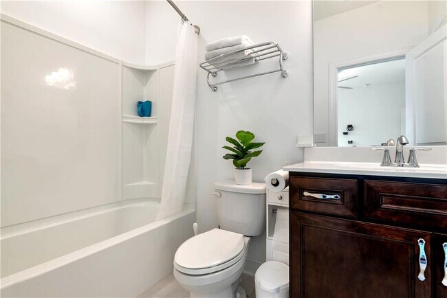 Building Photo - 6594 Beacon Dr