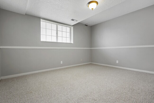 Building Photo - Utah House
