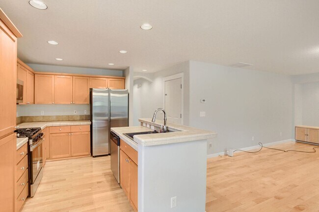 Building Photo - 4BR/2.5BA Home with Main-Level Bedroom/Office — Central A/C & Fenced Yard | Orenco Gardens, Hills...