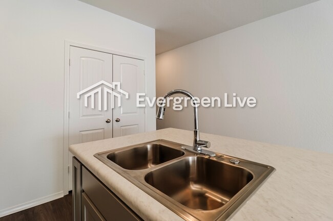 Building Photo - 185 Sarah Alyse Ln