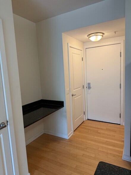Entrance/Build-In Desk - 440 L St NW