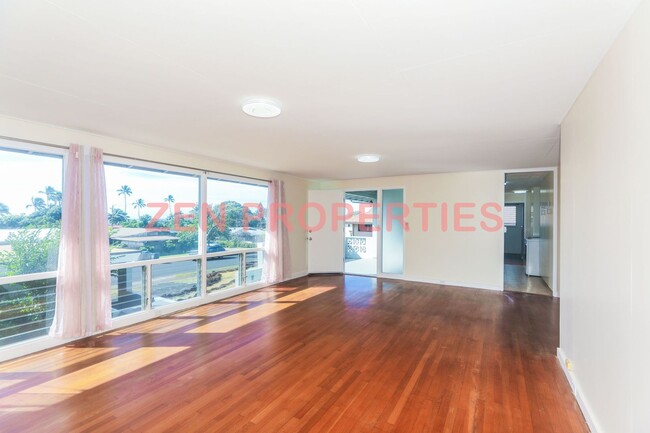 Building Photo - Lower Waialae Iki 3 Bedroom, 2 Bath Single...