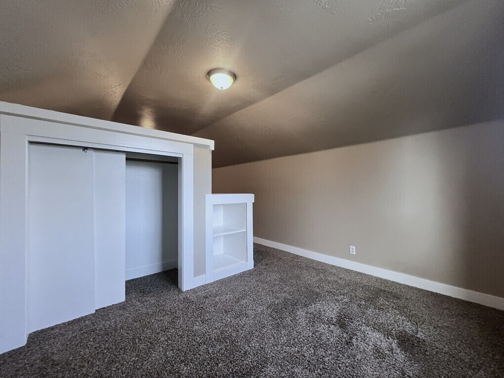 Building Photo - 2541 E Clarene Ct