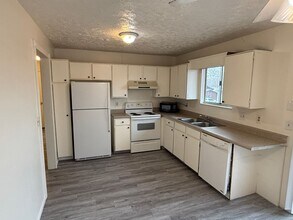 Building Photo - Single-Family Home In West Valley--Includes Fenced Yard!