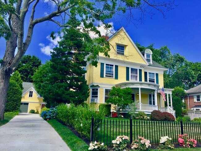 Building Photo - 285 Norwood Ave