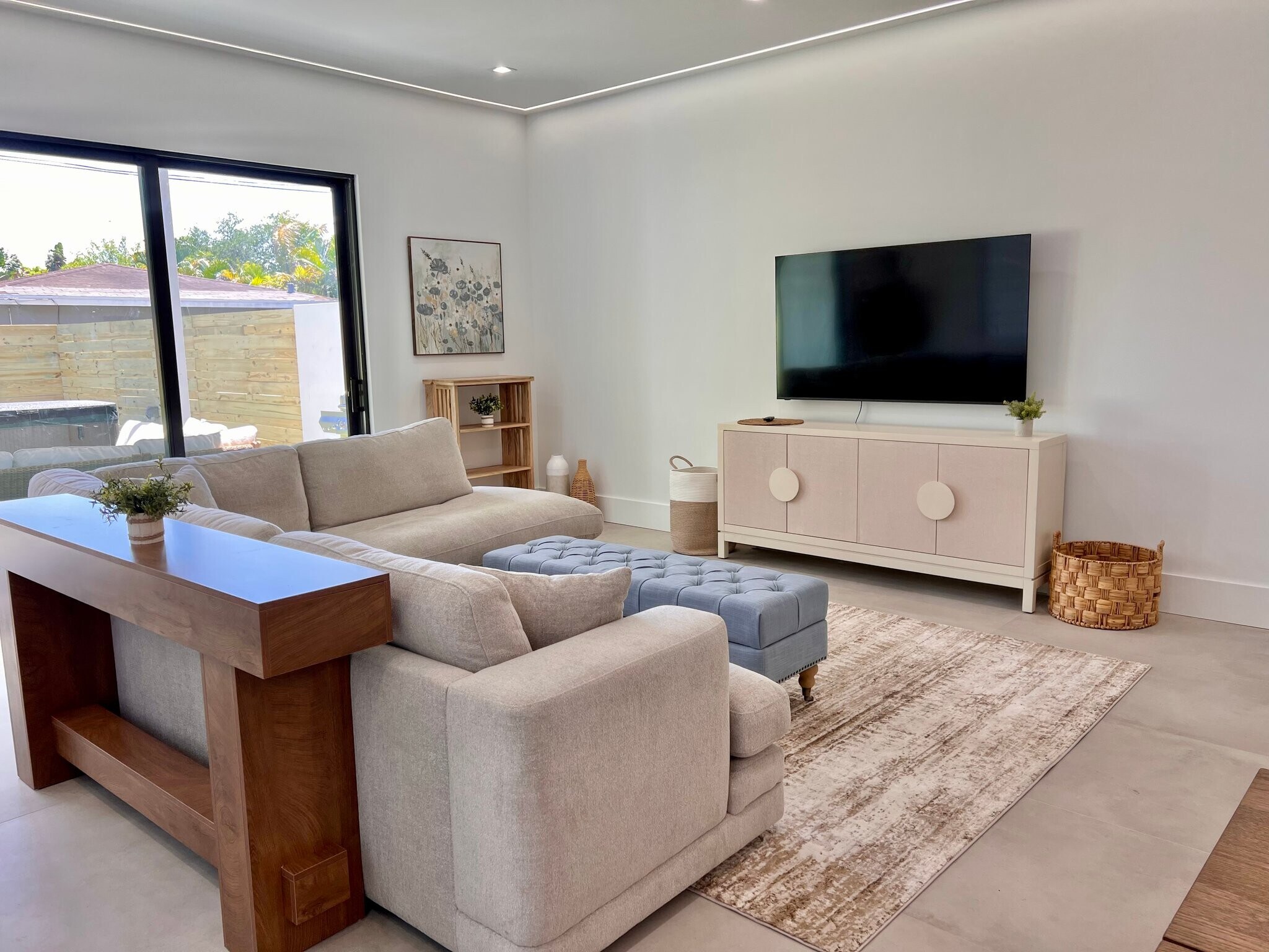 Building Photo - 300 SW 7th St