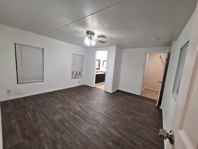 Building Photo - New Rental!!-Annaville/Calallen Area