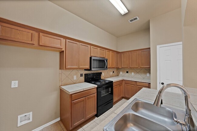 Building Photo - 1427 Piedmont Dr