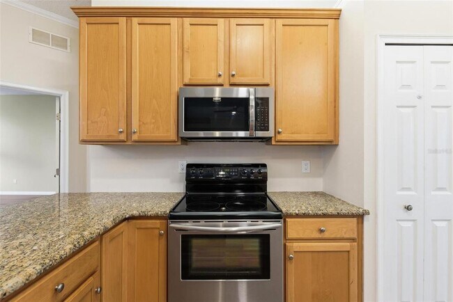 Building Photo - 7 Deerwood St