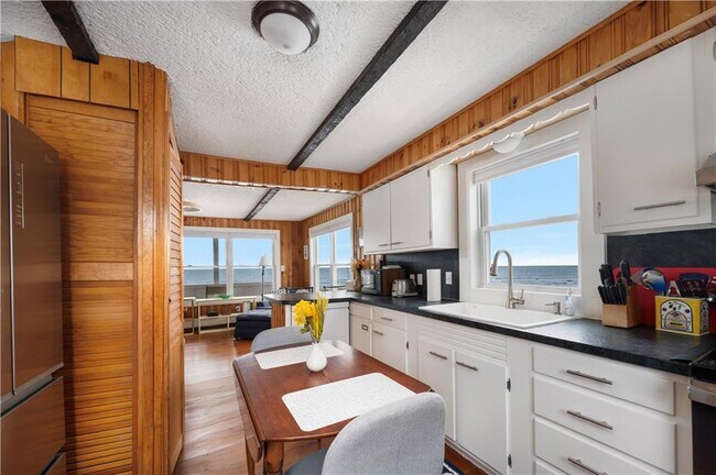 Building Photo - 28 Glenwood Ave