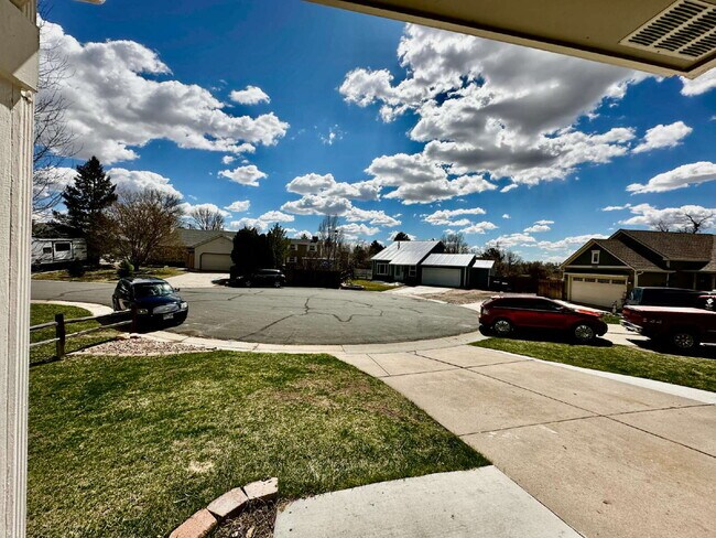 Building Photo - AVAILABLE NOW!  Charming Home in the Cottonwood Community!"
