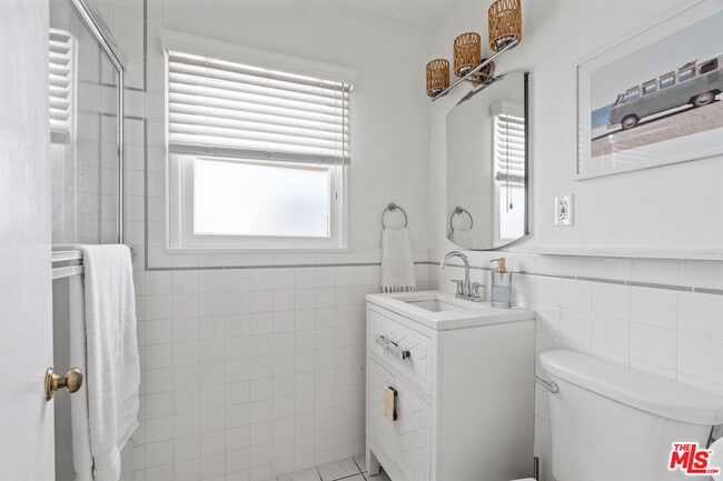 Building Photo - 668 Marr St