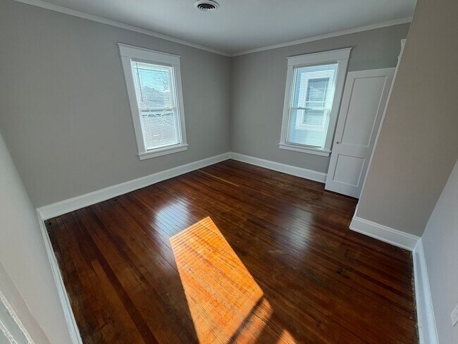 Building Photo - Beautifully Renovated 4bdrm/1.5bth Home Located in Richmond's Northside!!