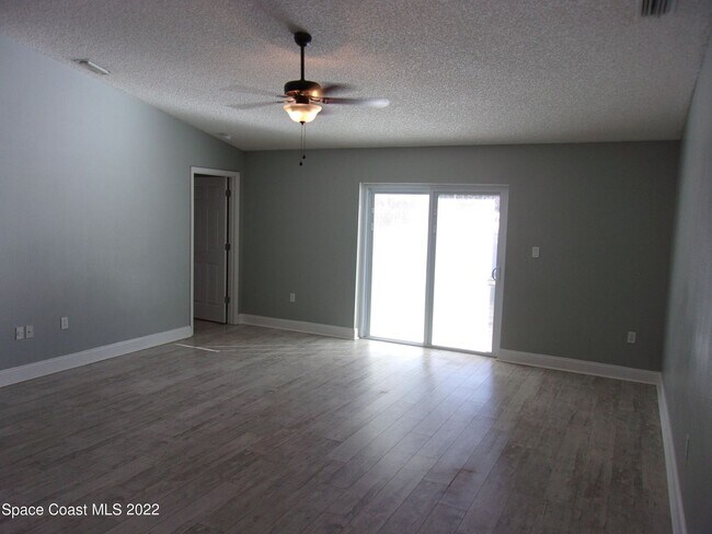 Building Photo - Single Family Home