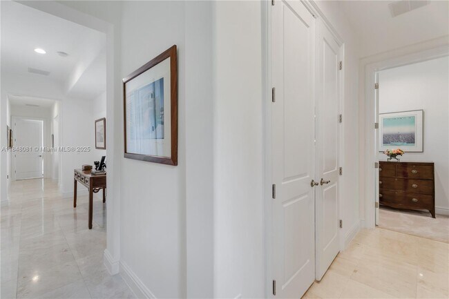 Building Photo - 10175 SW 75th Pl