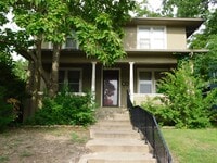 Building Photo - 2-bedroom, 1-bathroom Apartment w/ Basemen...