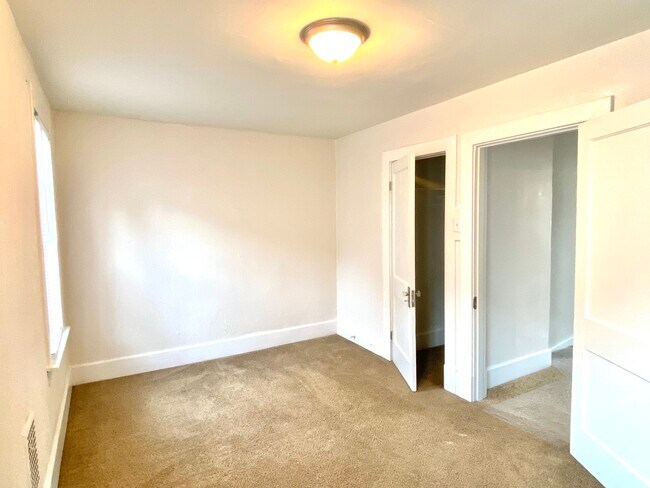 Building Photo - 468 Belonda St