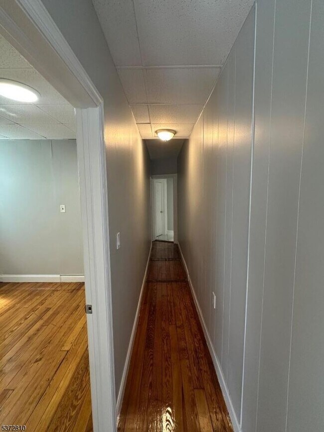 Building Photo - 56 Vanderpool St