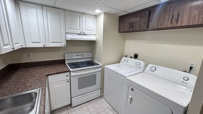 Building Photo - Unfurnished Annual Rental Available Now.