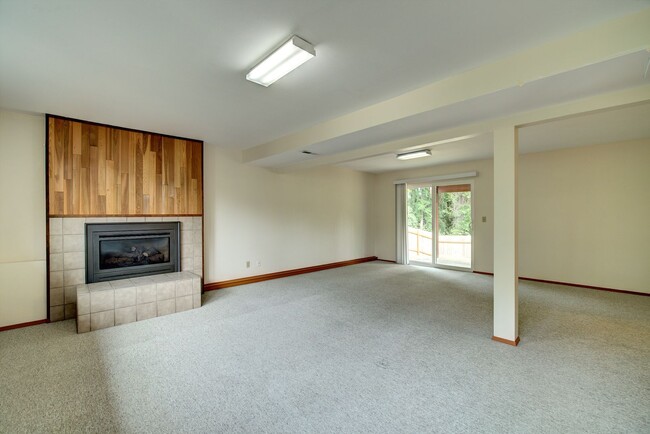 Building Photo - 4Bd/3Ba Redmond House