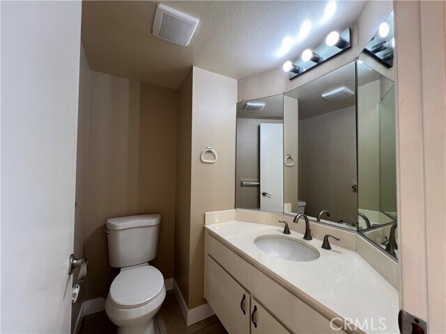 Building Photo - 9814 Ladera Ct