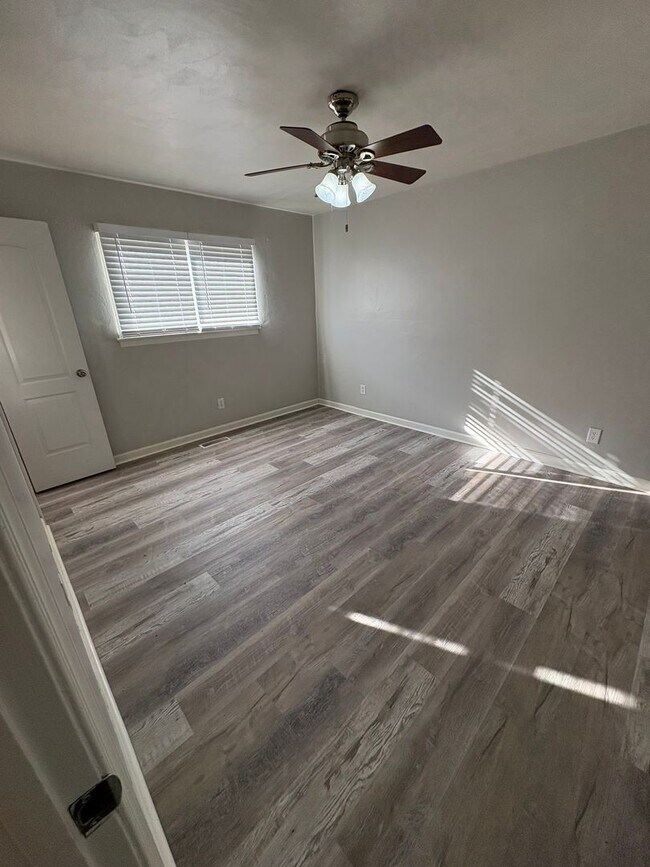 Building Photo - Beautiful updated home with new flooring and fresh paint