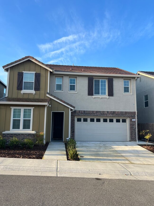 Building Photo - Spacious 4 Bedroom Home with Downstairs Bedroom and Upstairs Loft in Whitney Ranch Rocklin