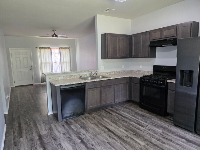 Building Photo - 3 Bedroom home for rent in Noble!
