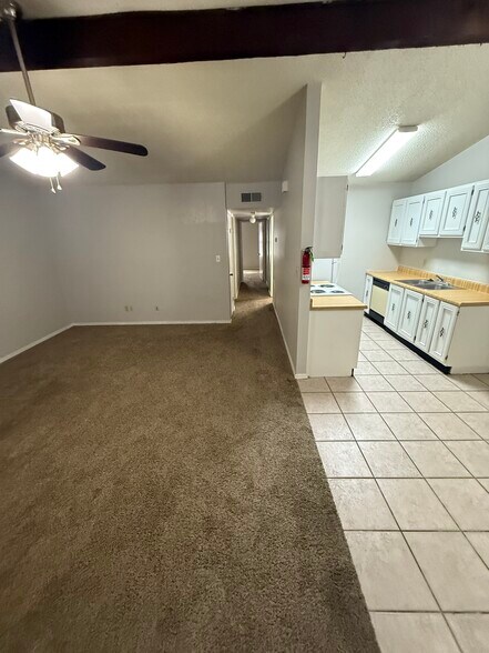 Building Photo - 828 Hardy Springs Cir