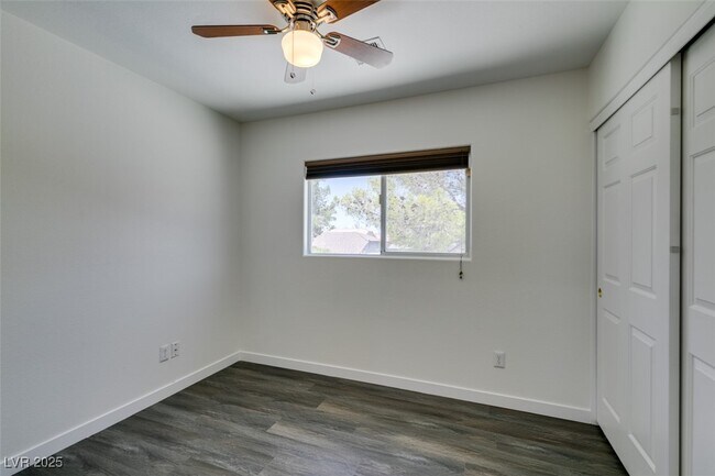 Building Photo - 210 Lynbrook St