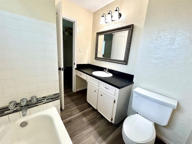 Building Photo - 1602 Dixie Hollow St