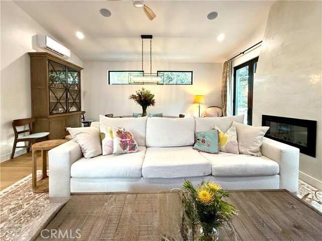 Building Photo - 453 E Grand View Ave