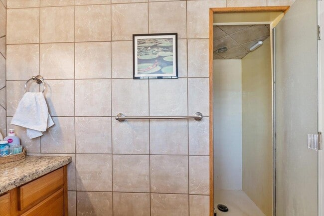 Building Photo - 535 W 19th St